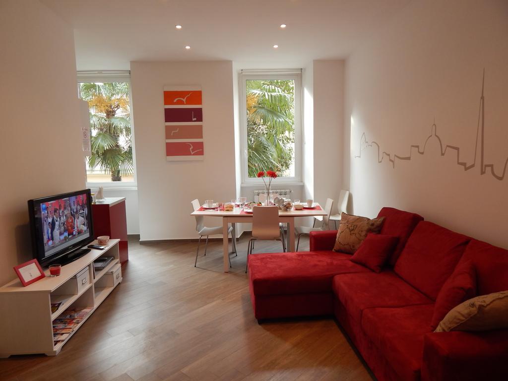 Apartment Red Flat In Rom